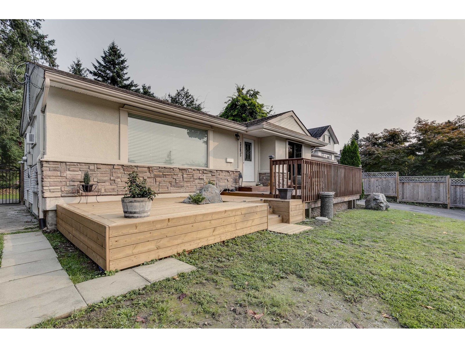 Property at 33675 3RD AVENUE image 3