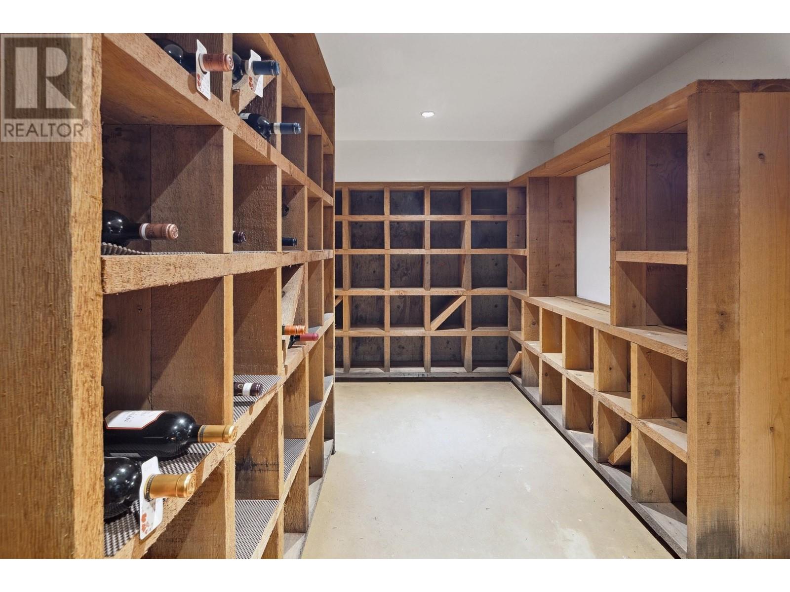 Listing Picture 34 of 36 : 4051 MARGUERITE STREET, Vancouver / 溫哥華 - 魯藝地產 Yvonne Lu Group - MLS Medallion Club Member