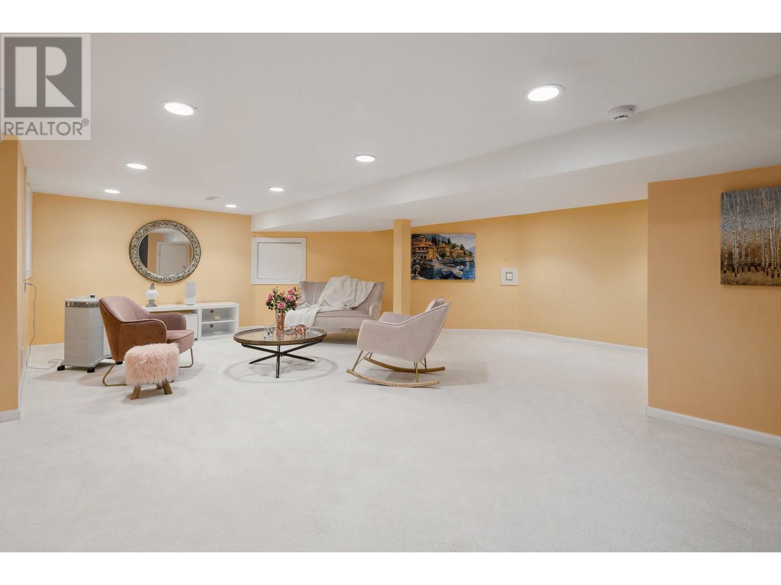 Listing Picture 32 of 36 : 4051 MARGUERITE STREET, Vancouver / 溫哥華 - 魯藝地產 Yvonne Lu Group - MLS Medallion Club Member