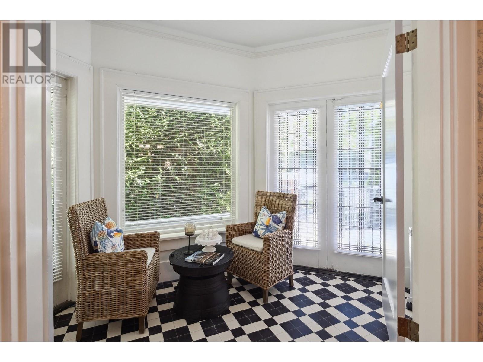 Listing Picture 13 of 36 : 4051 MARGUERITE STREET, Vancouver / 溫哥華 - 魯藝地產 Yvonne Lu Group - MLS Medallion Club Member