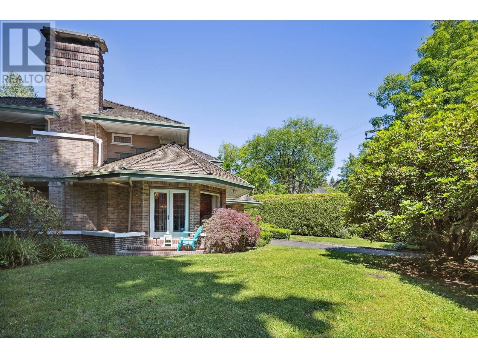 Listing Picture 35 of 36 : 4051 MARGUERITE STREET, Vancouver / 溫哥華 - 魯藝地產 Yvonne Lu Group - MLS Medallion Club Member