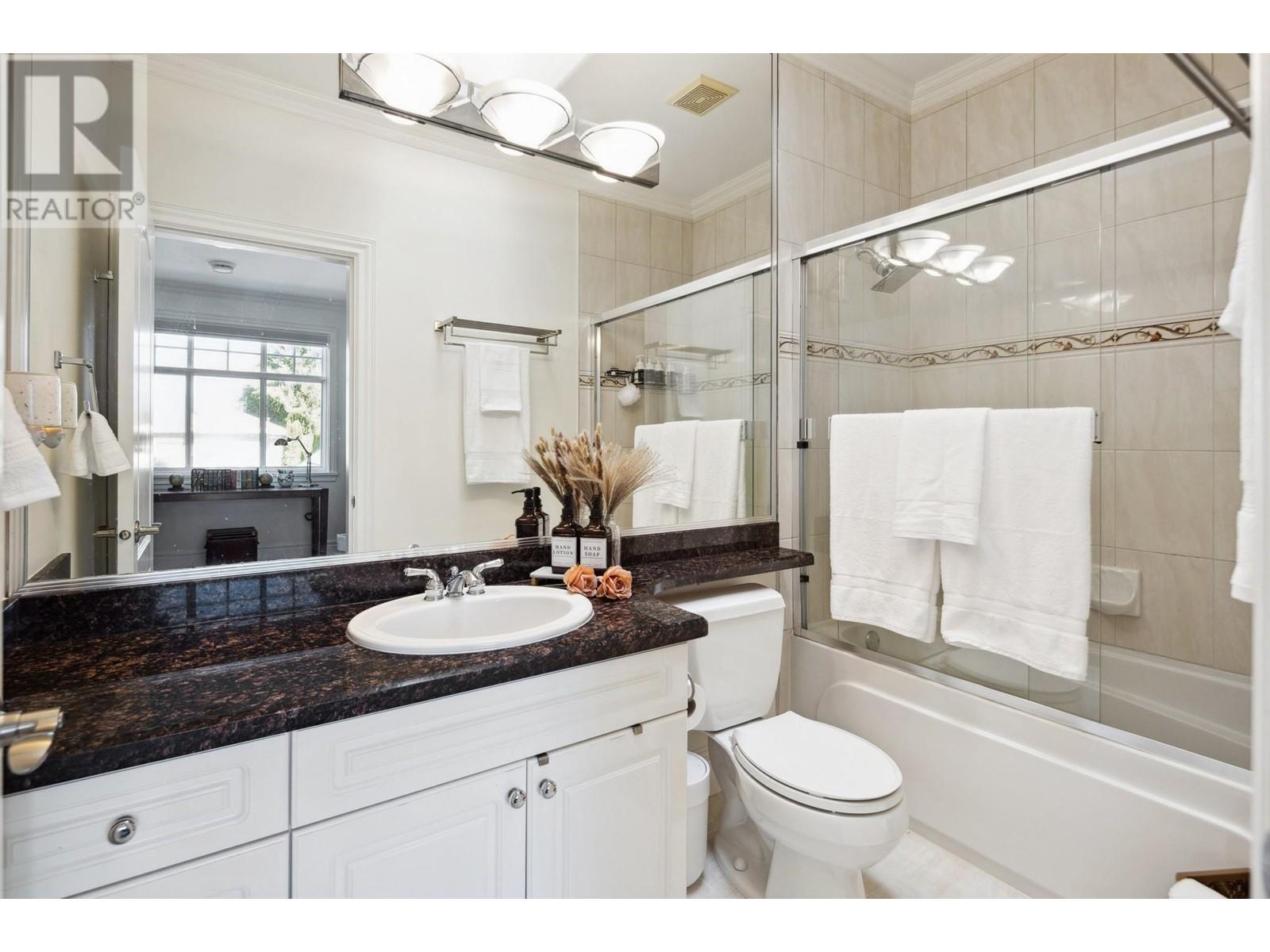 Listing Picture 27 of 38 : 9900 GREENLEES ROAD, Richmond / 烈治文 - 魯藝地產 Yvonne Lu Group - MLS Medallion Club Member