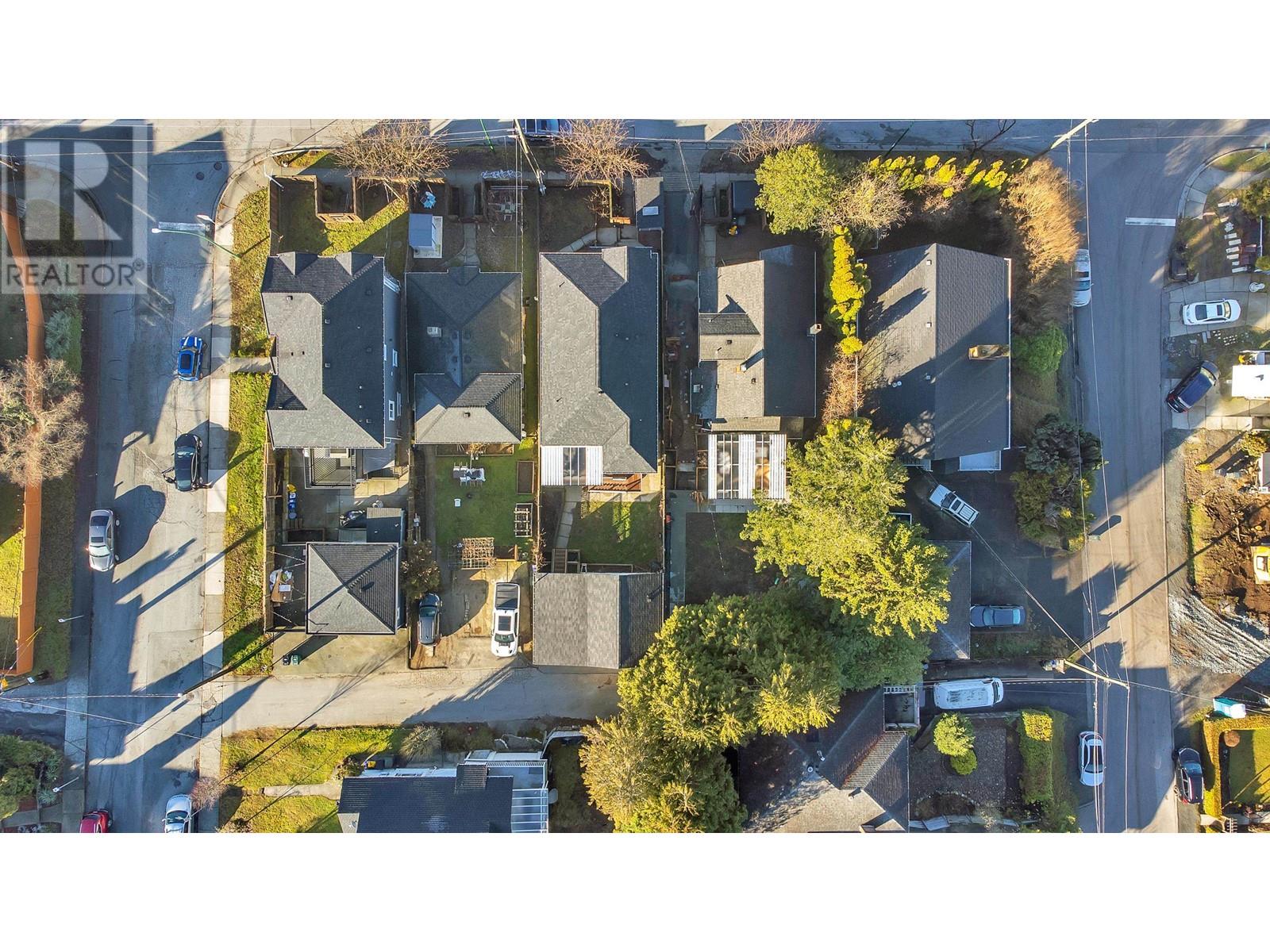 Listing Picture 9 of 18 : 4860 BOUNDARY ROAD, Burnaby / 本拿比 - 魯藝地產 Yvonne Lu Group - MLS Medallion Club Member