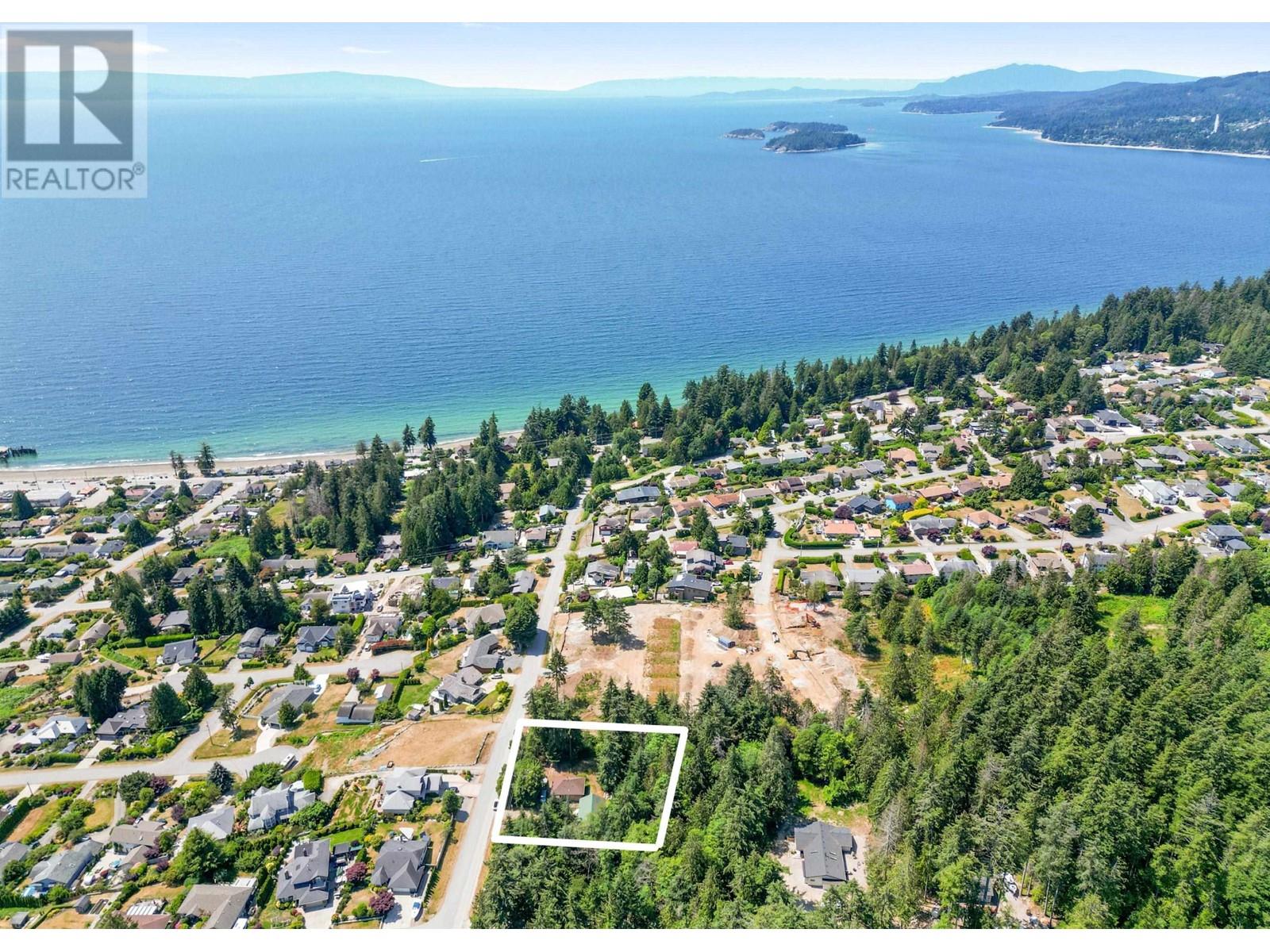 5090 Chapman Road, Sechelt, British Columbia  V7Z 0G4 - Photo 2 - R2905493