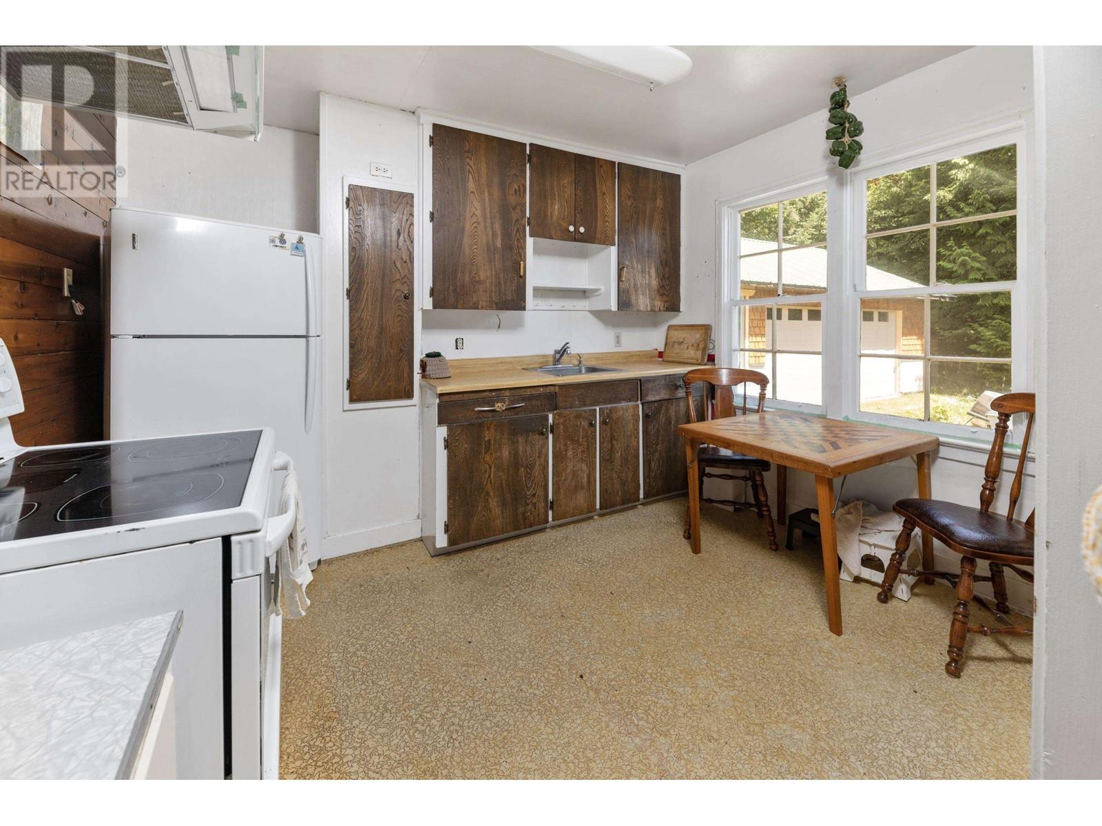 5090 Chapman Road, Sechelt, British Columbia  V7Z 0G4 - Photo 7 - R2905493