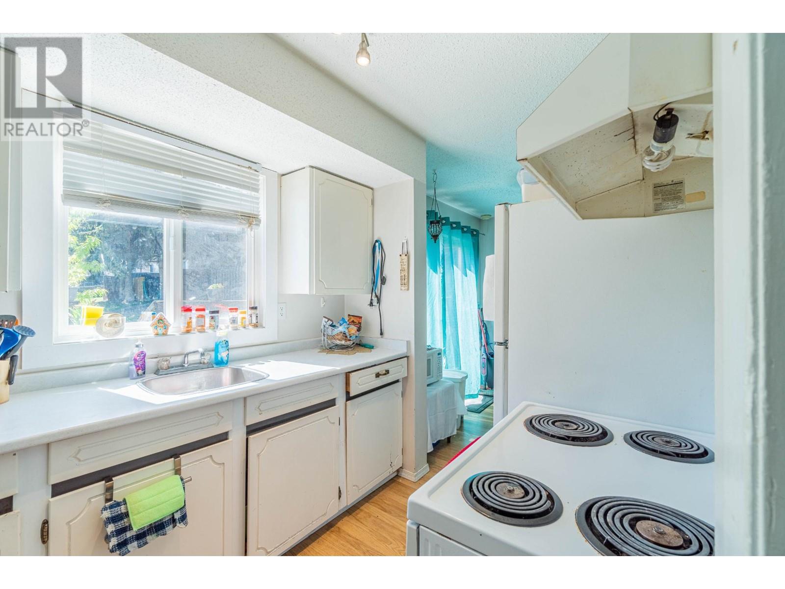 9-1605 Summit Drive, Kamloops, British Columbia  V2E 2A5 - Photo 4 - 179855