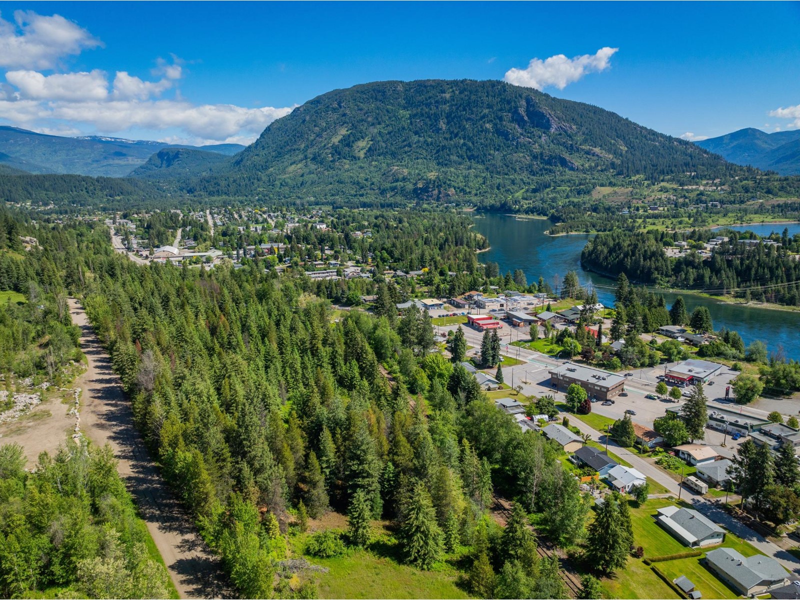 1402 Woodland Drive, Castlegar, British Columbia  V1N 4J4 - Photo 4 - 2478409