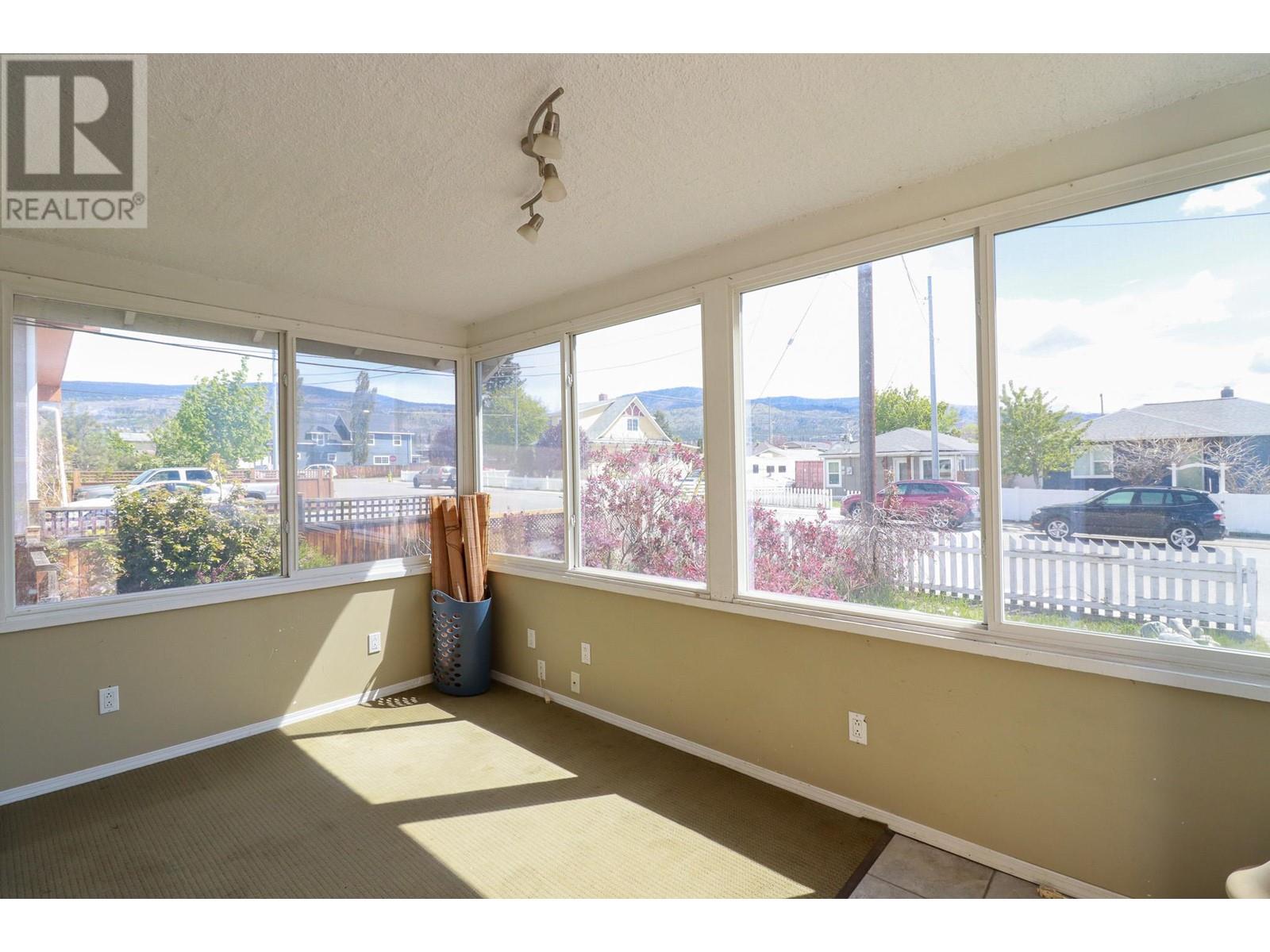 325 Nelson Avenue Penticton Photo 4