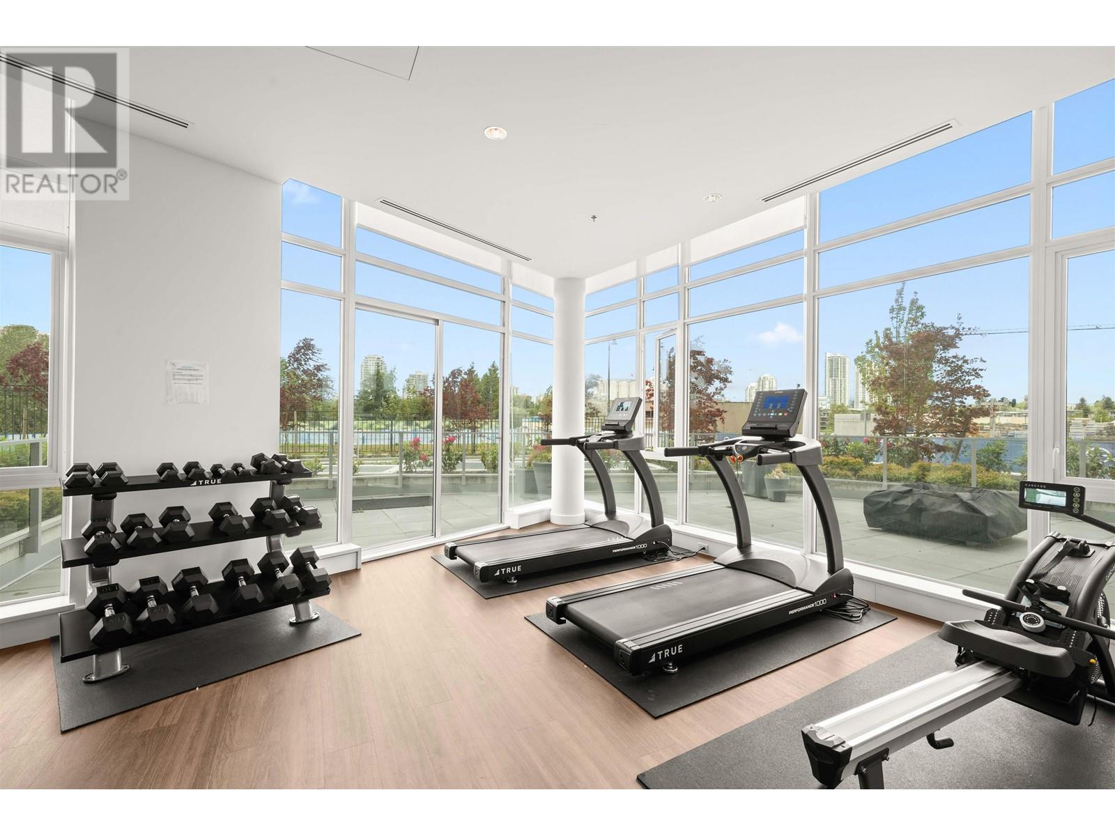 Listing Picture 4 of 31 : 503 7683 PARK CRESCENT, Burnaby / 本拿比 - 魯藝地產 Yvonne Lu Group - MLS Medallion Club Member