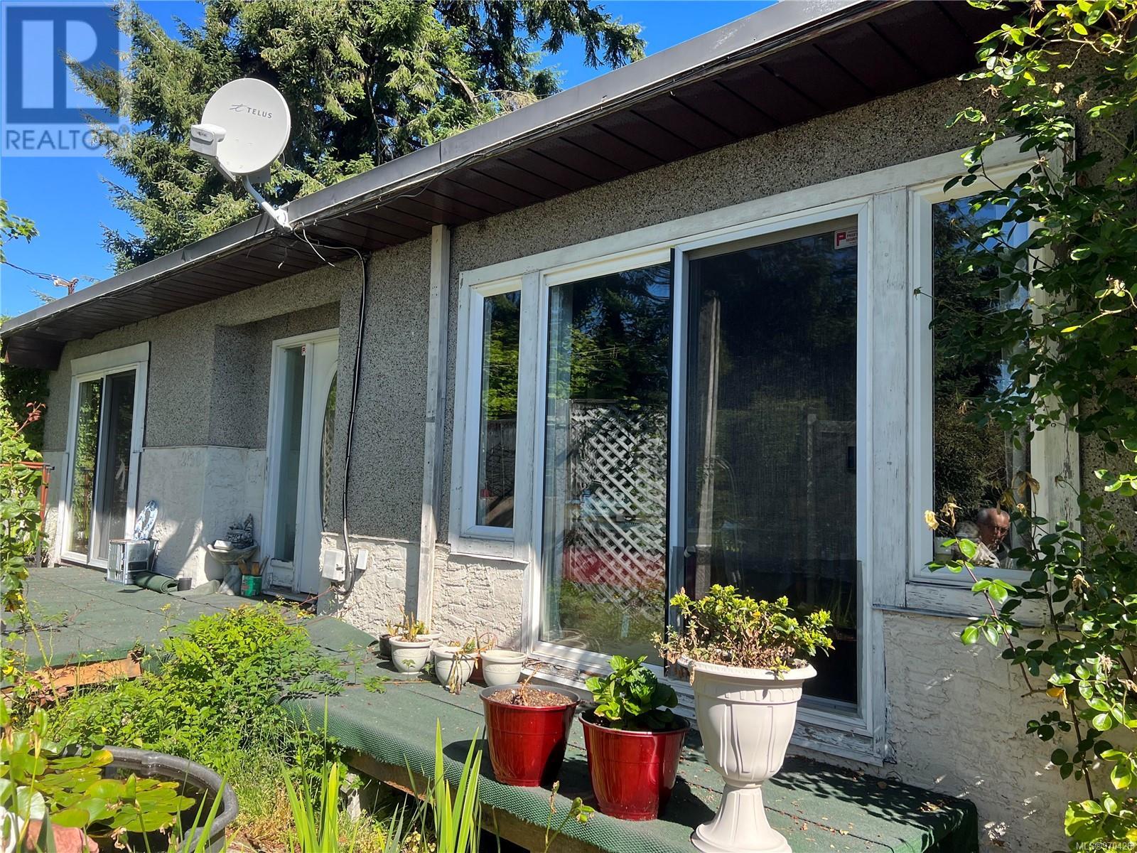 Property at 2130 Estevan Rd image 5