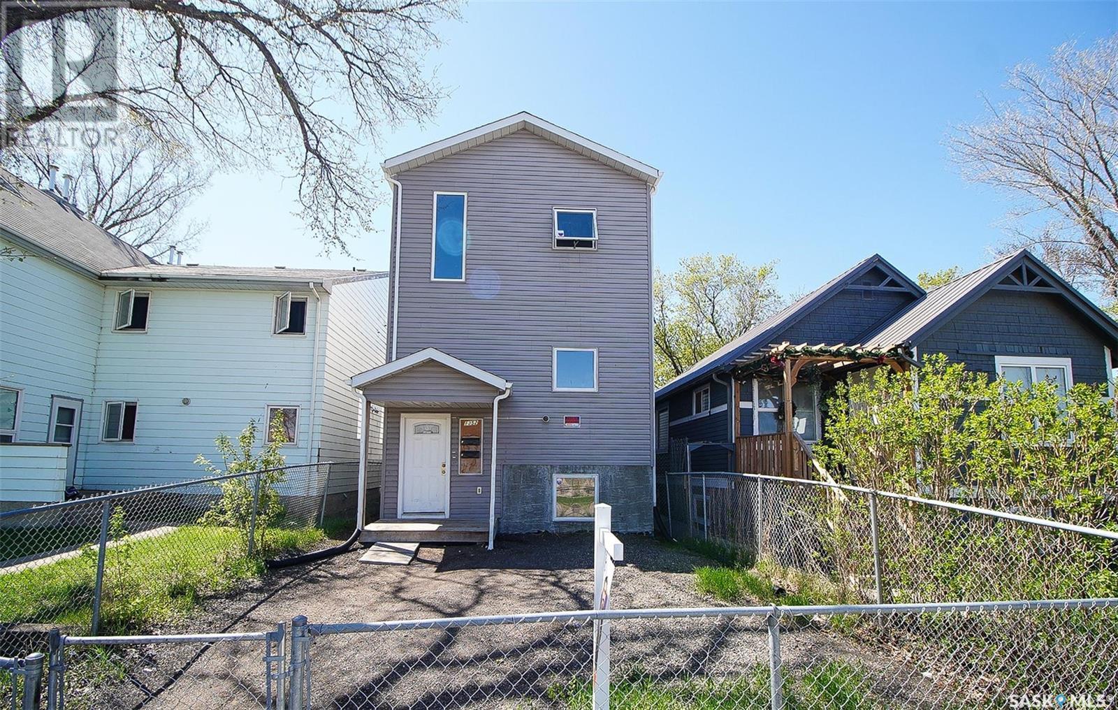 1352 Angus Street, Regina, Saskatchewan  S4T 1Y8 - Photo 2 - SK976721