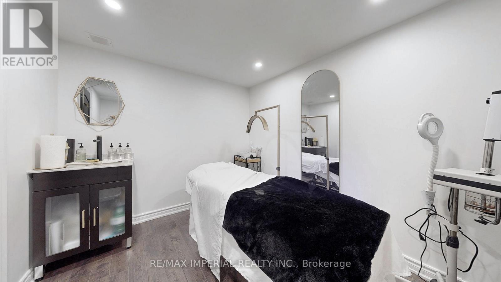 156 Main St Unionville, Markham, Ontario  L3R 2G9 - Photo 24 - N9035024
