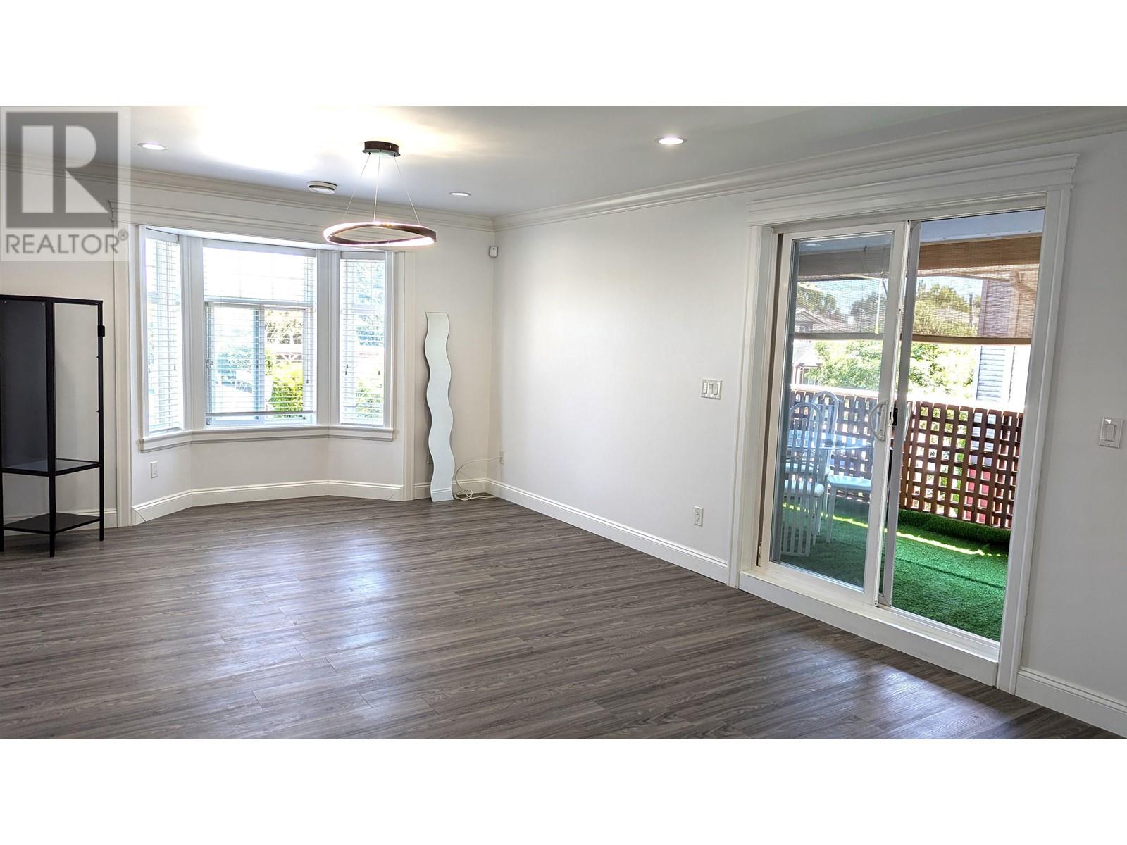 212 Dawe Street, New Westminster, British Columbia  V3M 5N2 - Photo 2 - R2896557