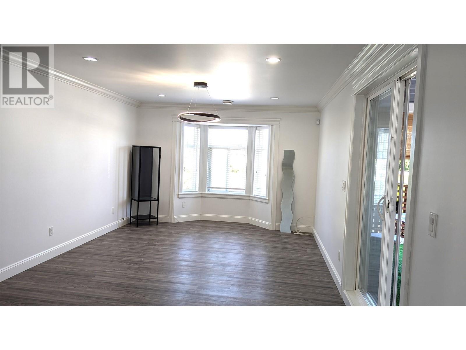 212 Dawe Street, New Westminster, British Columbia  V3M 5N2 - Photo 3 - R2896557
