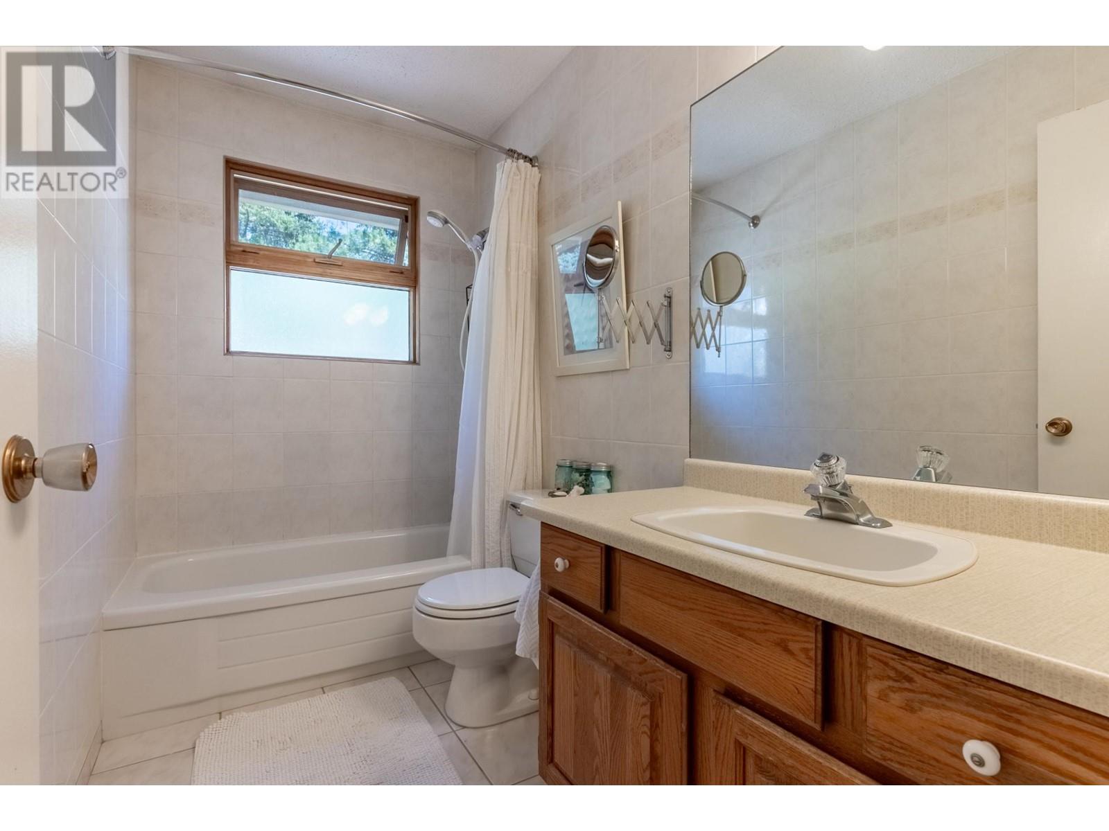 5300 Sunrise Drive, Kamloops, British Columbia   - Photo 15 - 179883