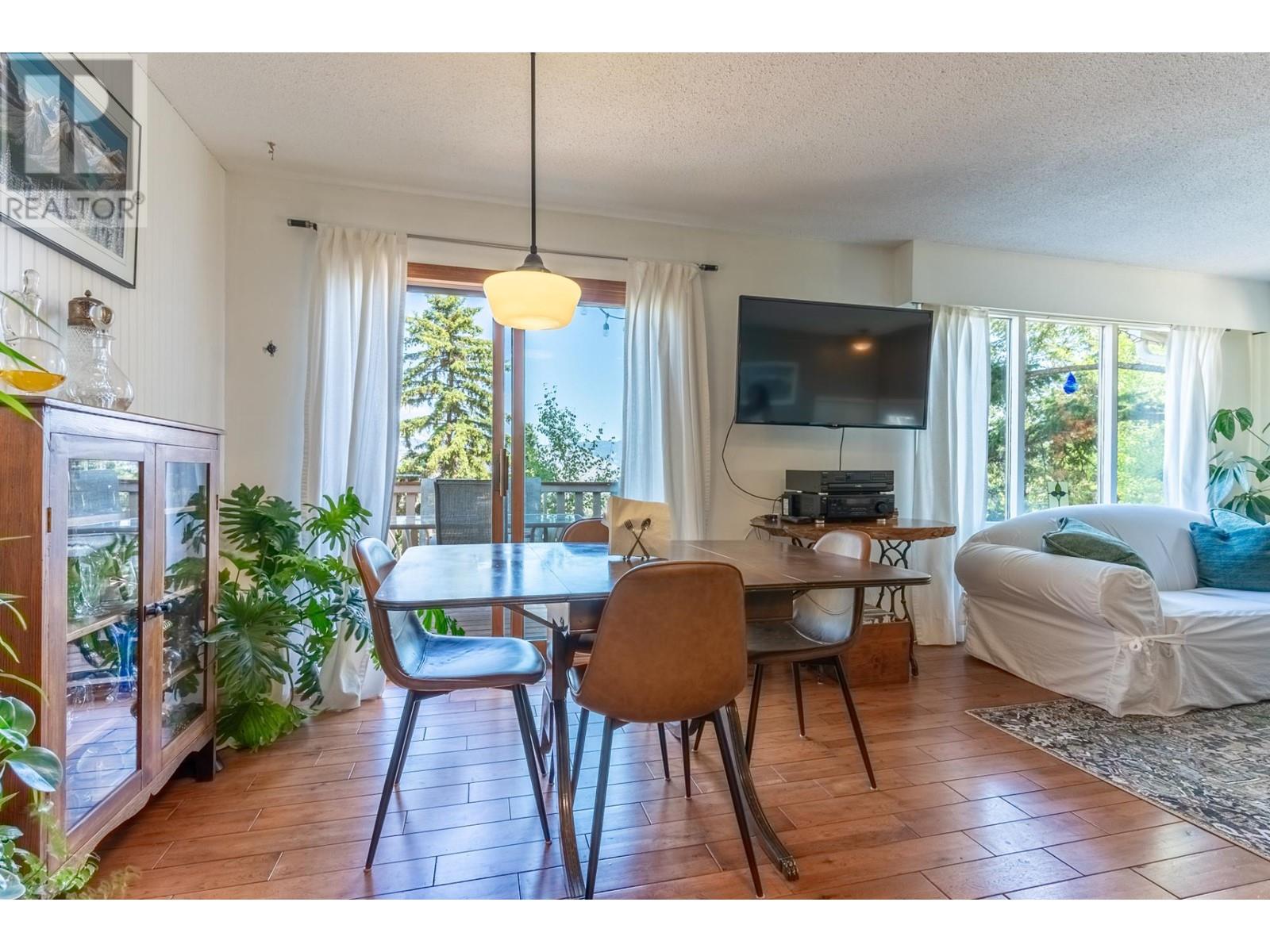 5300 Sunrise Drive, Kamloops, British Columbia   - Photo 7 - 179883