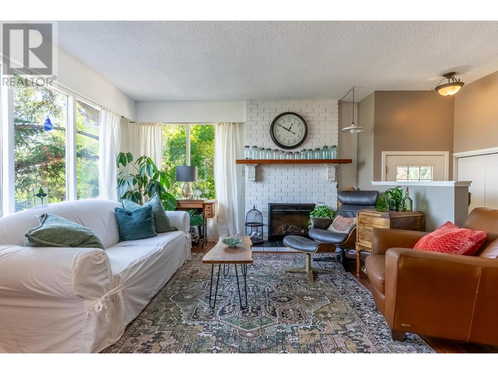 5300 Sunrise Drive, Kamloops, British Columbia   - Photo 4 - 179883