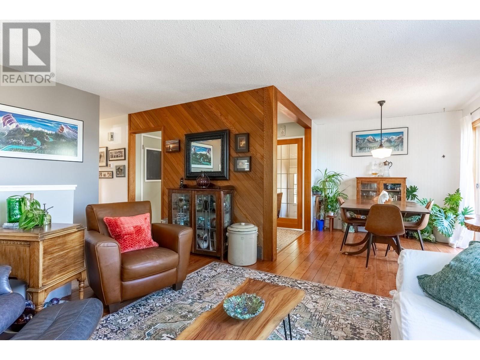 5300 Sunrise Drive, Kamloops, British Columbia   - Photo 5 - 179883