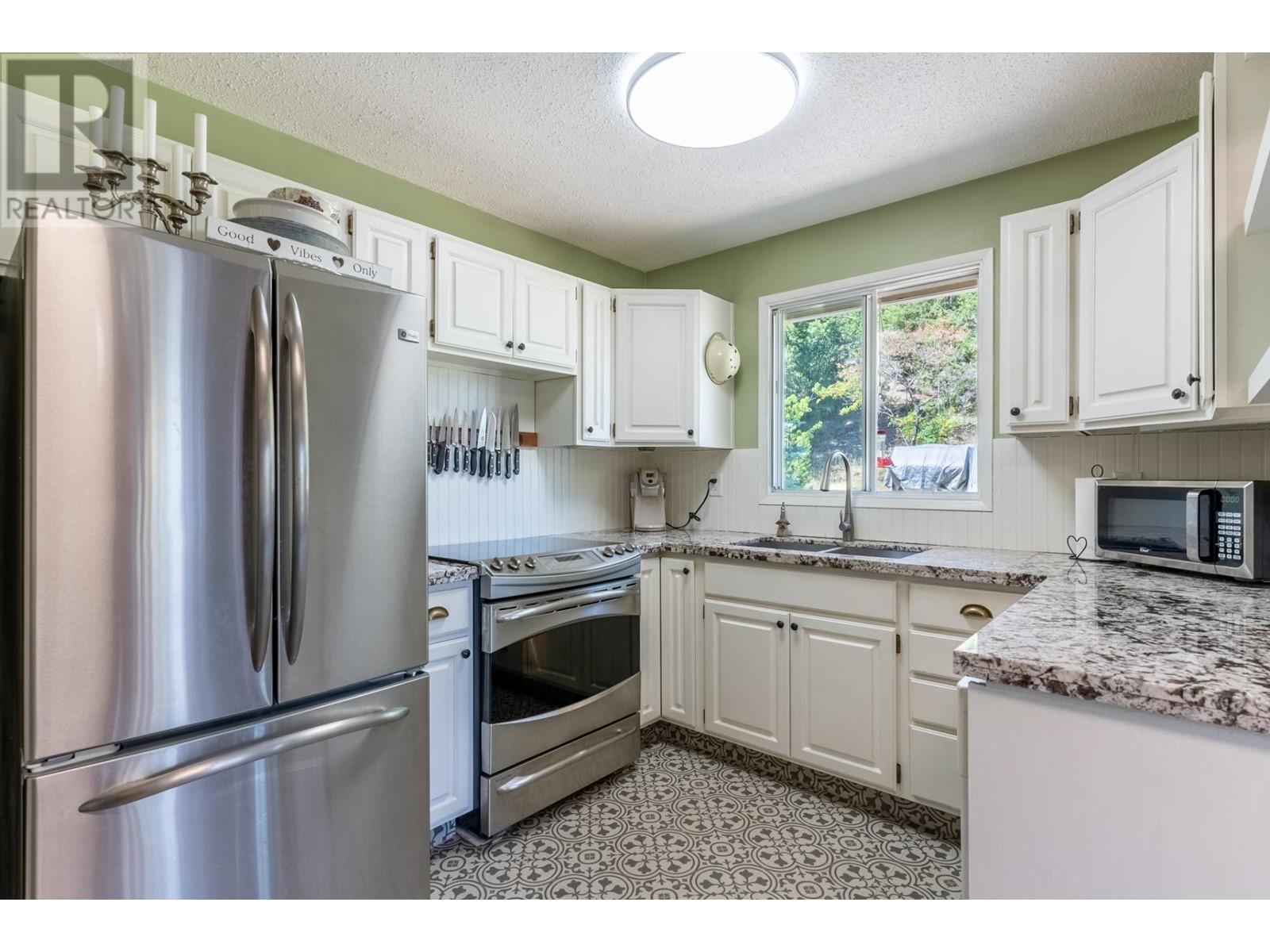 5300 Sunrise Drive, Kamloops, British Columbia   - Photo 9 - 179883