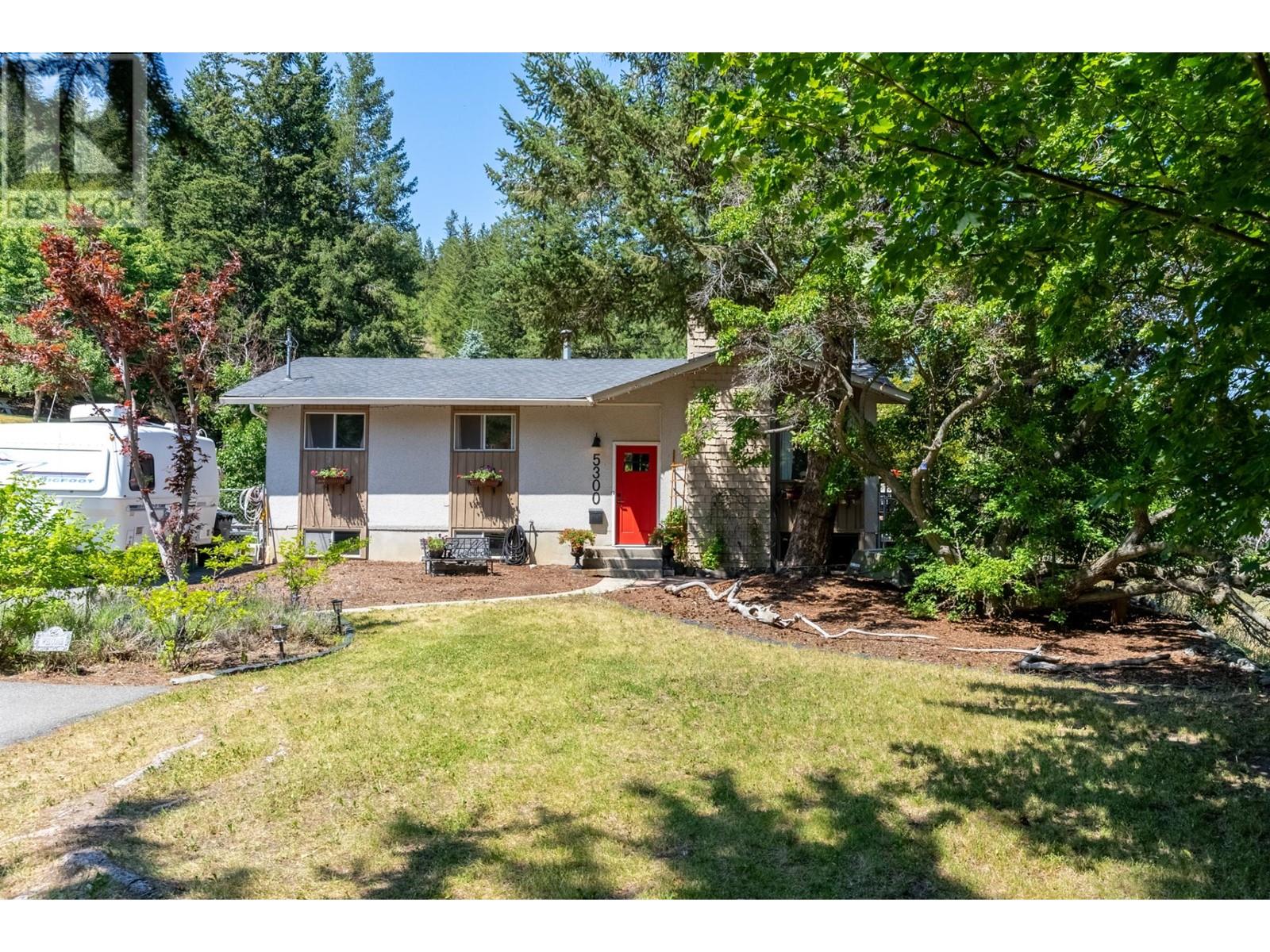 5300 Sunrise Drive, Kamloops, British Columbia   - Photo 2 - 179883