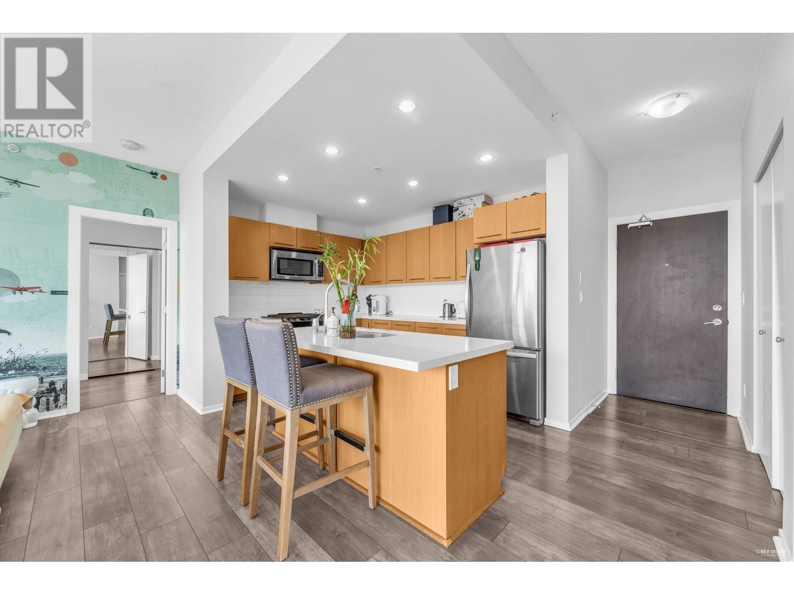 Listing Picture 6 of 38 : 3303 2133 DOUGLAS ROAD, Burnaby / 本拿比 - 魯藝地產 Yvonne Lu Group - MLS Medallion Club Member