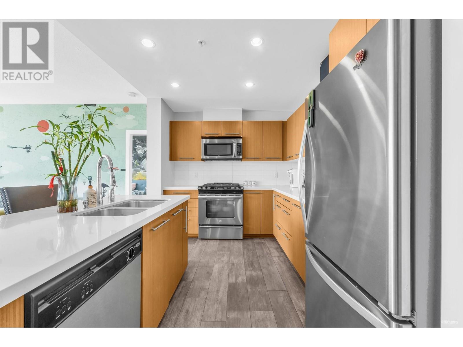 Listing Picture 7 of 38 : 3303 2133 DOUGLAS ROAD, Burnaby / 本拿比 - 魯藝地產 Yvonne Lu Group - MLS Medallion Club Member