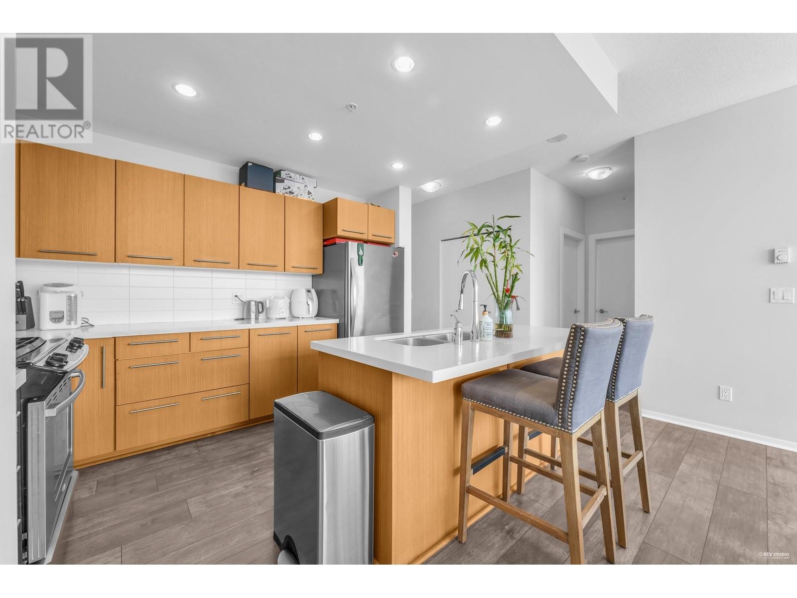 Listing Picture 8 of 38 : 3303 2133 DOUGLAS ROAD, Burnaby / 本拿比 - 魯藝地產 Yvonne Lu Group - MLS Medallion Club Member