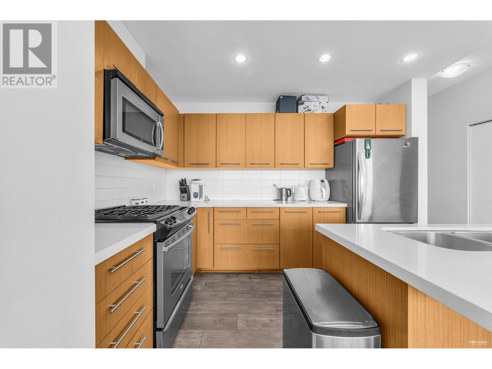 Listing Picture 9 of 38 : 3303 2133 DOUGLAS ROAD, Burnaby / 本拿比 - 魯藝地產 Yvonne Lu Group - MLS Medallion Club Member