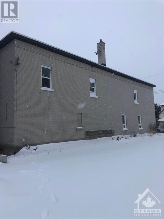 390 Miller Street, Pembroke, Ontario  K8A 5Z1 - Photo 4 - 1402525