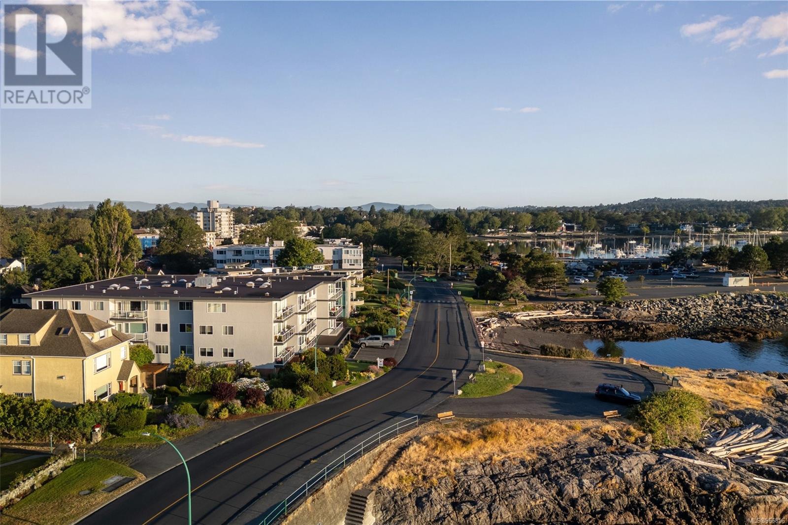 205 1270 Beach Dr, Oak Bay, British Columbia  V8S 2N3 - Photo 4 - 966856