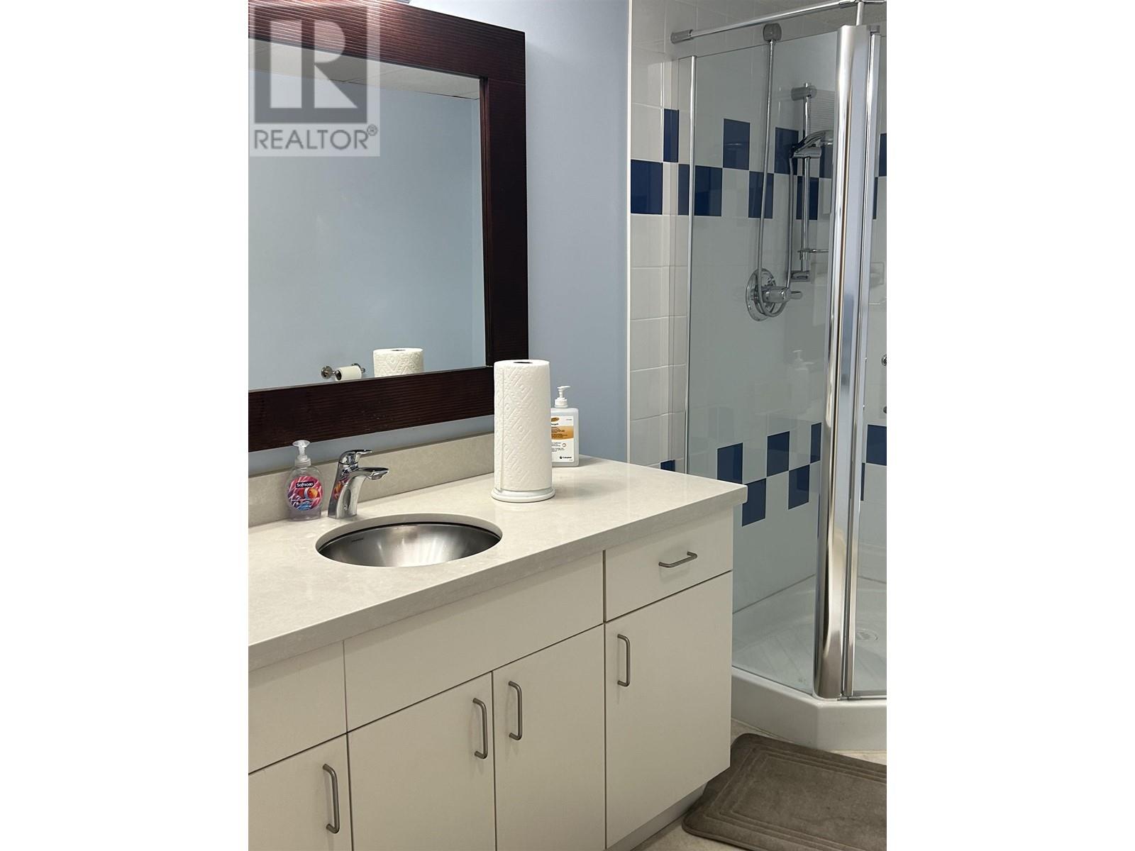 2533 W Broadway, Vancouver, British Columbia  V6K 2E9 - Photo 3 - C8061544