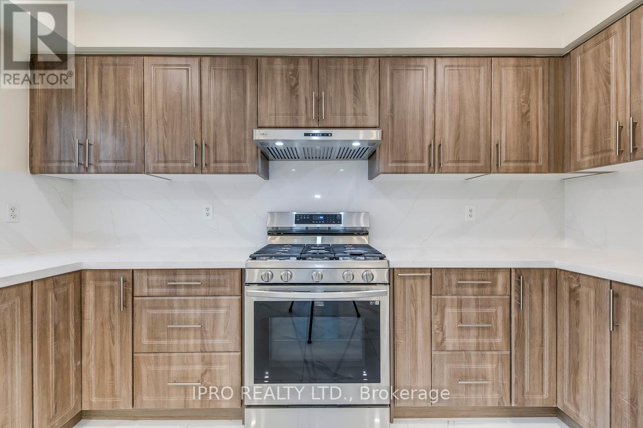 Main - 5010 Intrepid Drive, Mississauga (Churchill Meadows), Ontario  L5M 8A7 - Photo 16 - W9042085