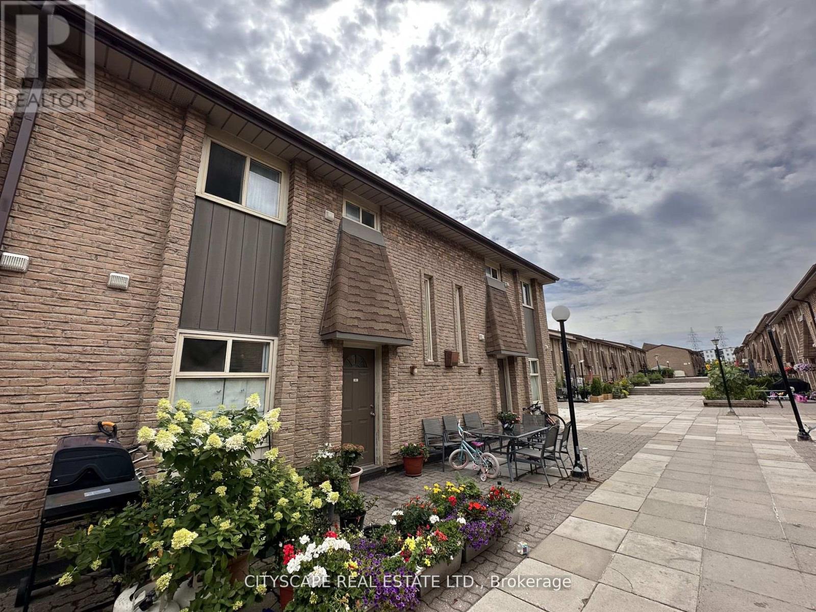 52 - 16 Rexdale, Toronto (Rexdale-Kipling), Ontario  M9W 5Z3 - Photo 1 - W9042609