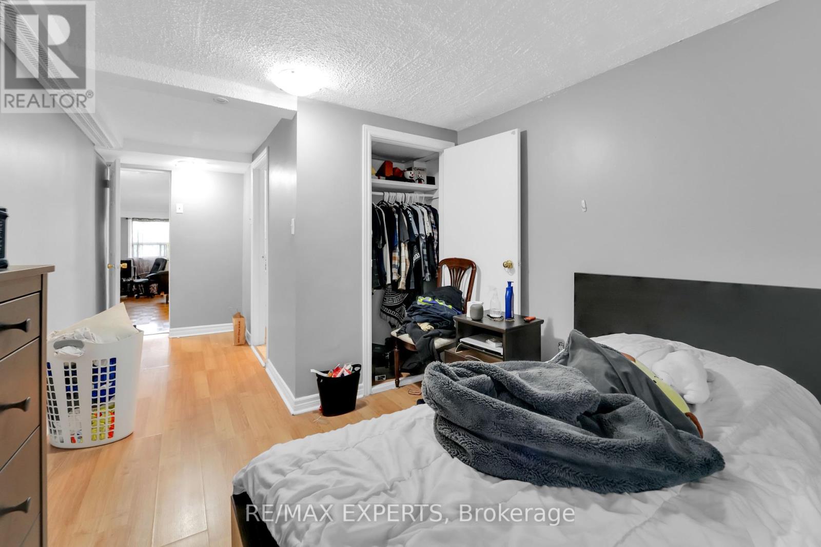 44 Elway Court, Toronto (Yorkdale-Glen Park), Ontario  M6B 2N8 - Photo 7 - W9042640