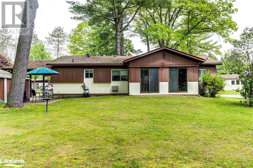5 Carruthers Street S, Wasaga Beach, Ontario  L9Z 1K2 - Photo 2 - 40587800