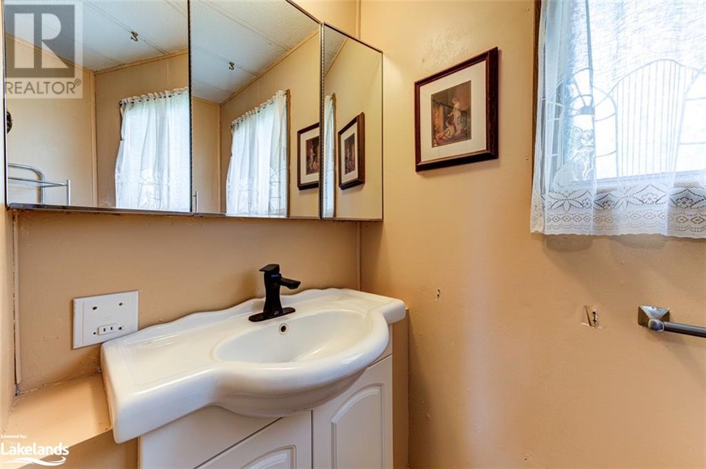 5 Carruthers Street S, Wasaga Beach, Ontario  L9Z 1K2 - Photo 35 - 40587800