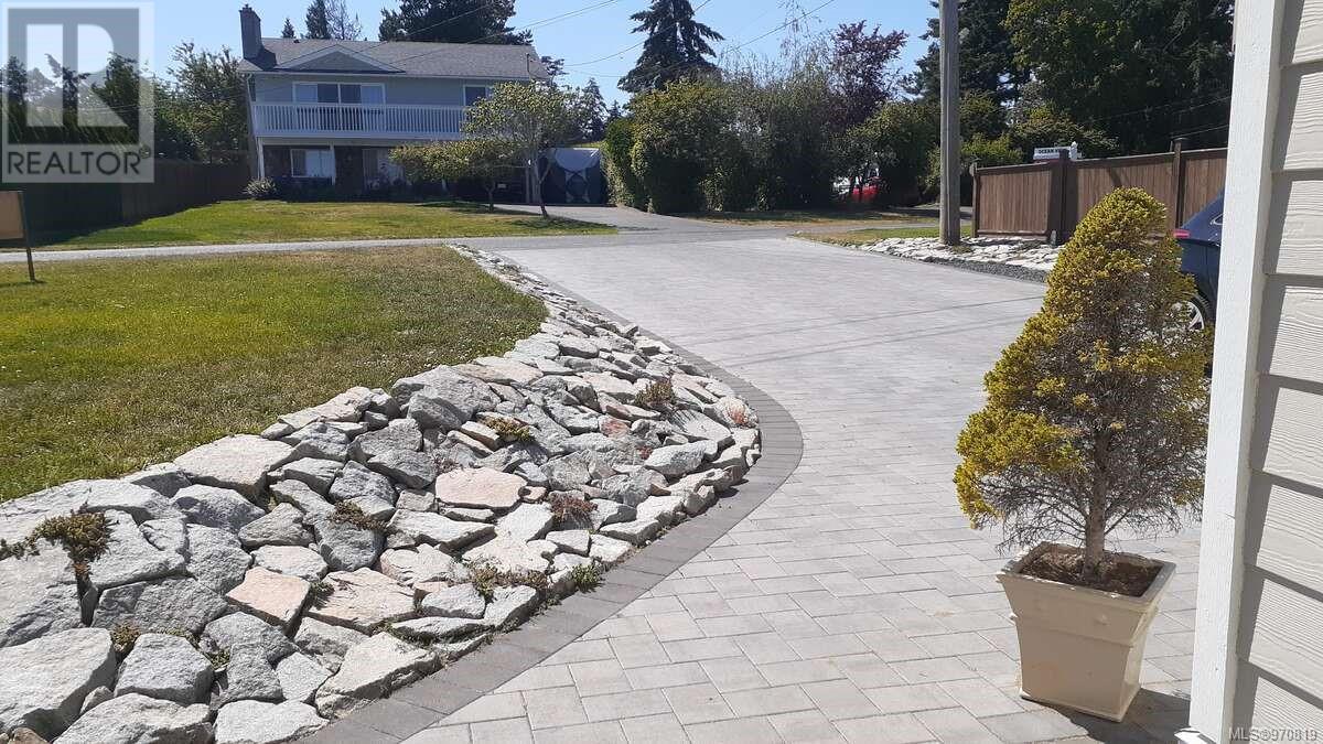 Property at 312 Wisteria St image 4