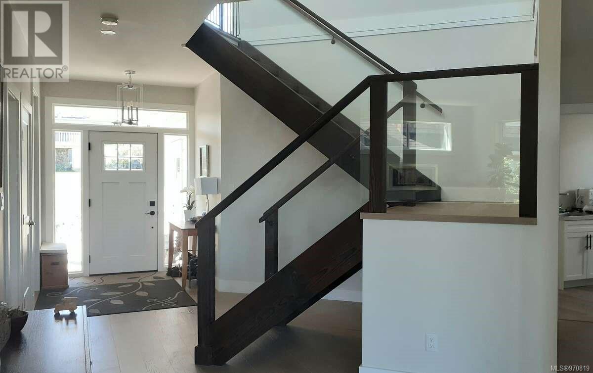 Property at 312 Wisteria St image 5