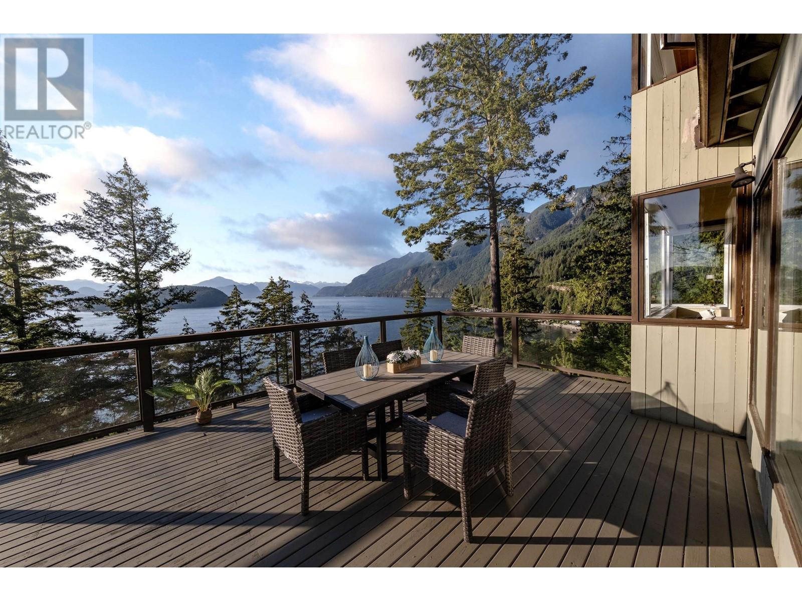 8595 Ansell Place, West Vancouver, British Columbia  V7W 2W3 - Photo 2 - R2906838