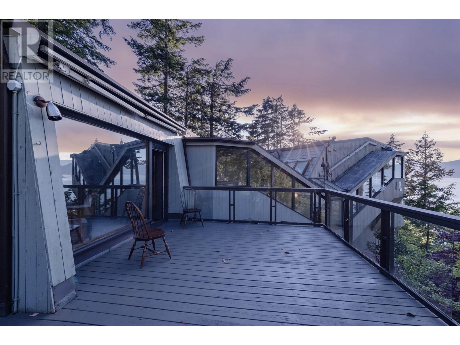 8595 Ansell Place, West Vancouver, British Columbia  V7W 2W3 - Photo 3 - R2906838