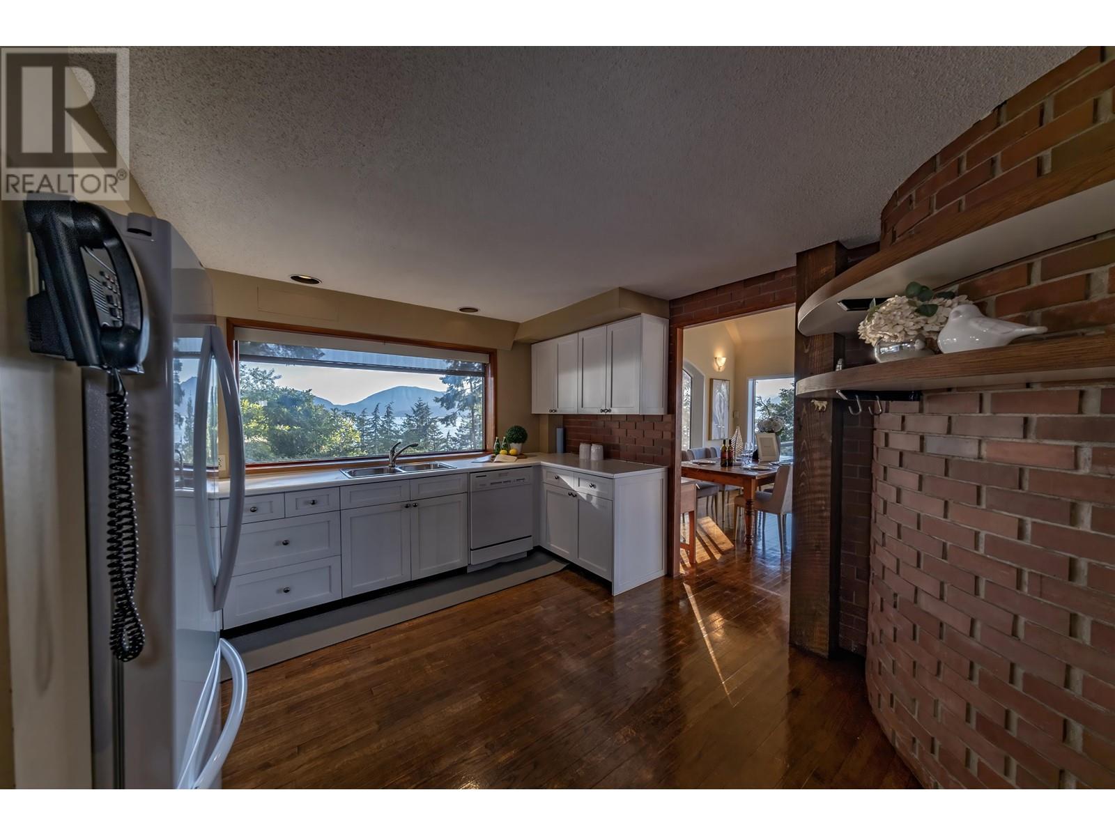 8595 Ansell Place, West Vancouver, British Columbia  V7W 2W3 - Photo 9 - R2906838