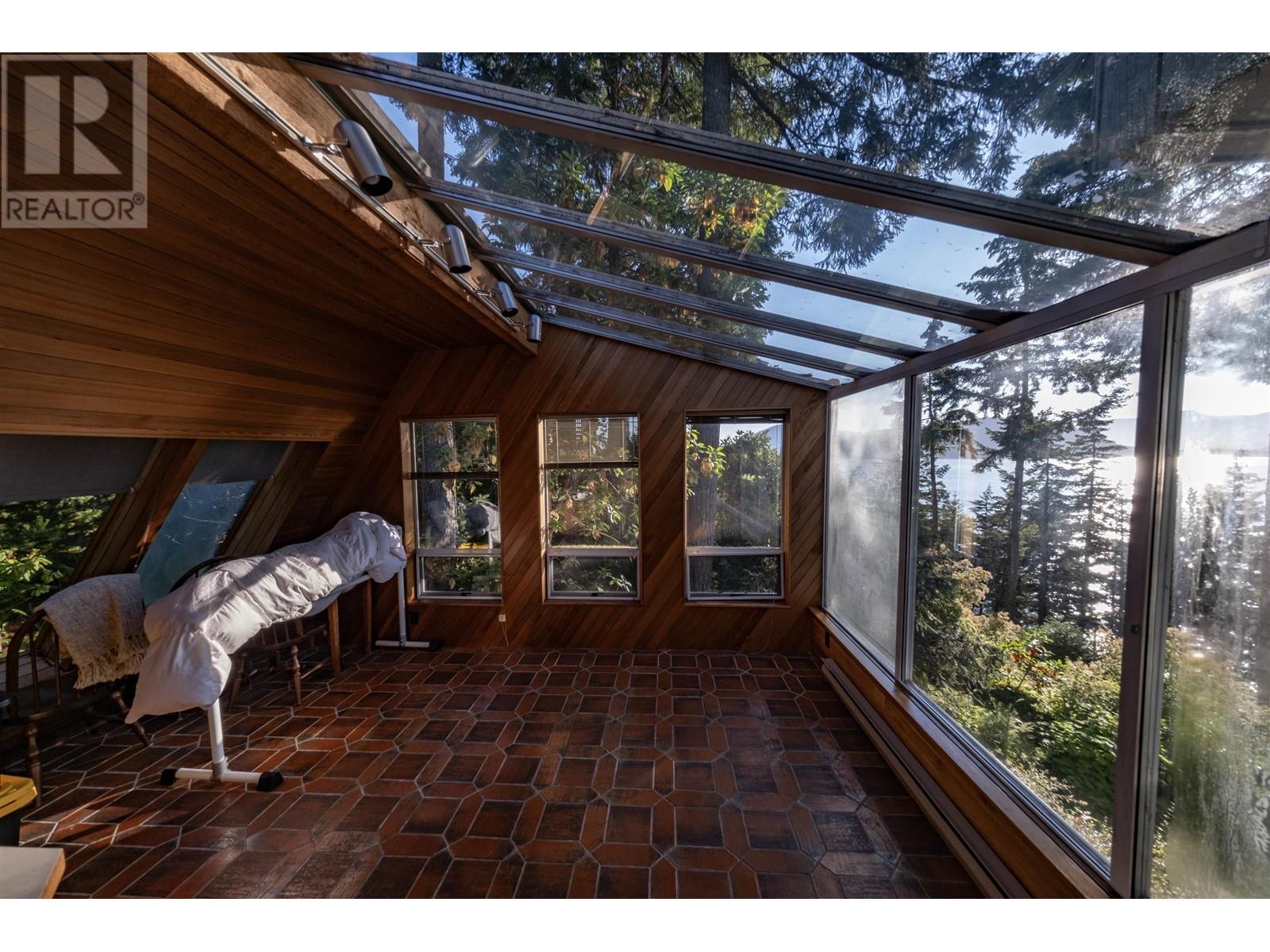 8595 Ansell Place, West Vancouver, British Columbia  V7W 2W3 - Photo 13 - R2906838