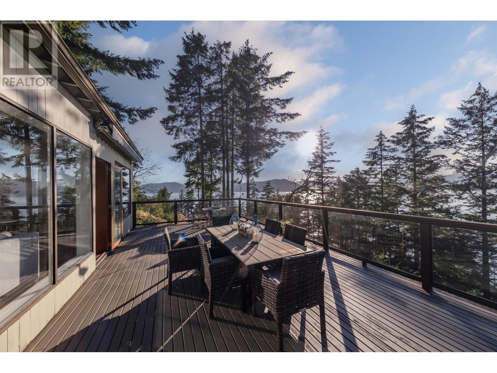 8595 Ansell Place, West Vancouver, British Columbia  V7W 2W3 - Photo 1 - R2906838