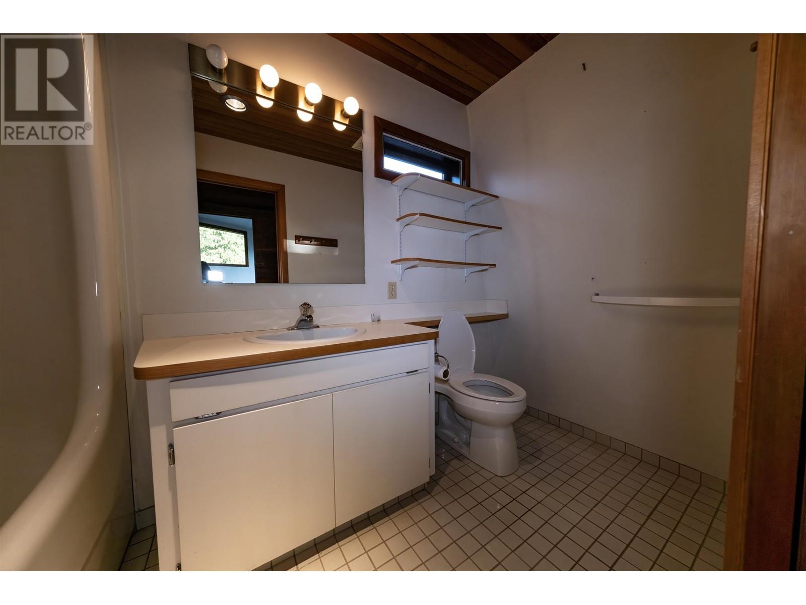 8595 Ansell Place, West Vancouver, British Columbia  V7W 2W3 - Photo 16 - R2906838