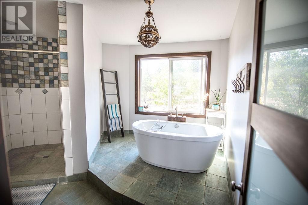 4377 Shuswap Rd, Kamloops, British Columbia  V2H 1S8 - Photo 13 - 179913