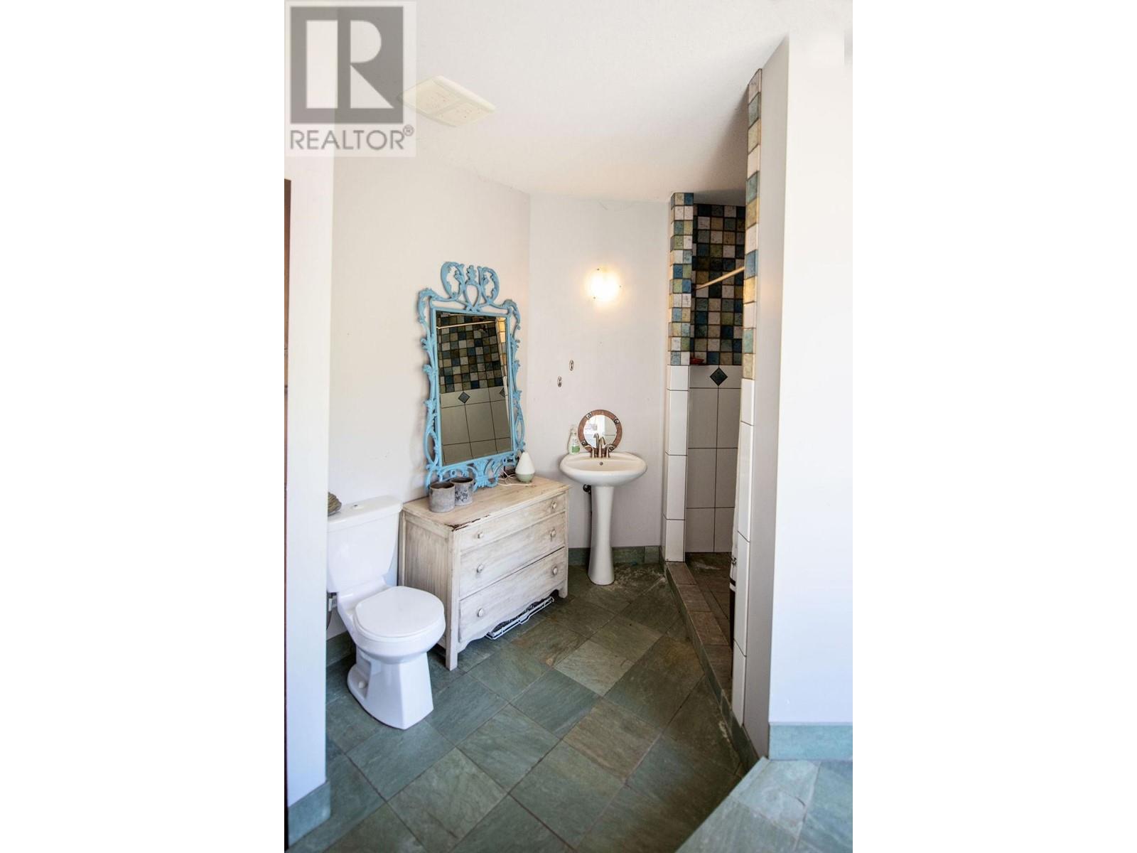 4377 Shuswap Rd, Kamloops, British Columbia  V2H 1S8 - Photo 14 - 179913