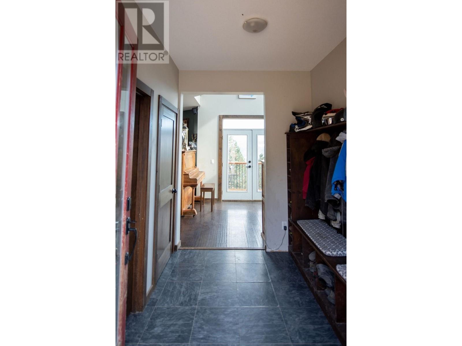 4377 Shuswap Rd, Kamloops, British Columbia  V2H 1S8 - Photo 22 - 179913