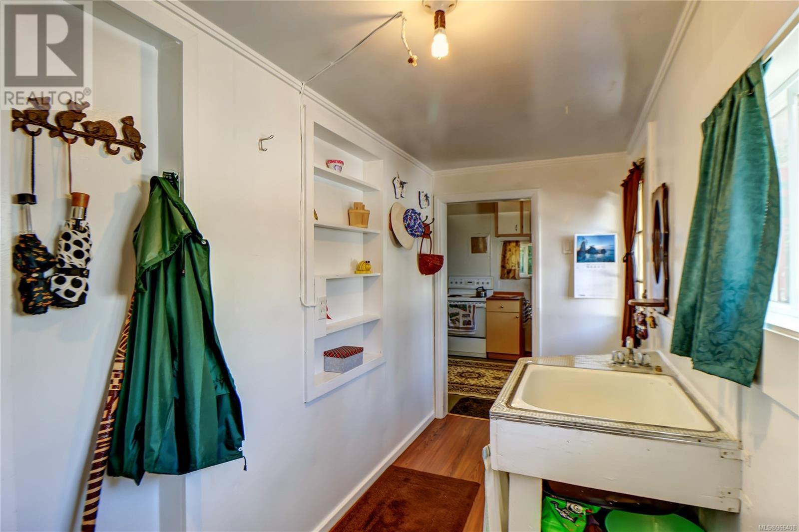 Property at 84 Hilliers Rd N image 5