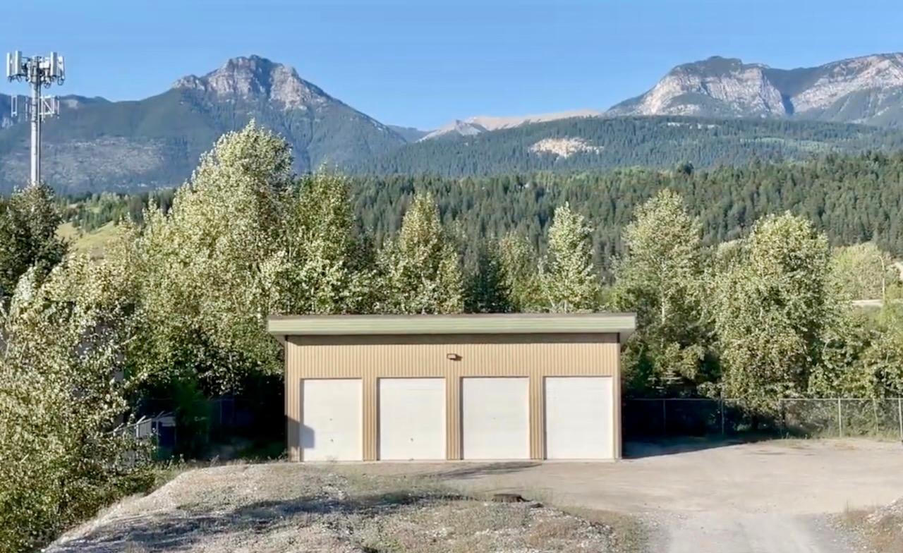 870 Kicking Horse Drive, Golden, British Columbia  V0A 1H0 - Photo 2 - 2478395