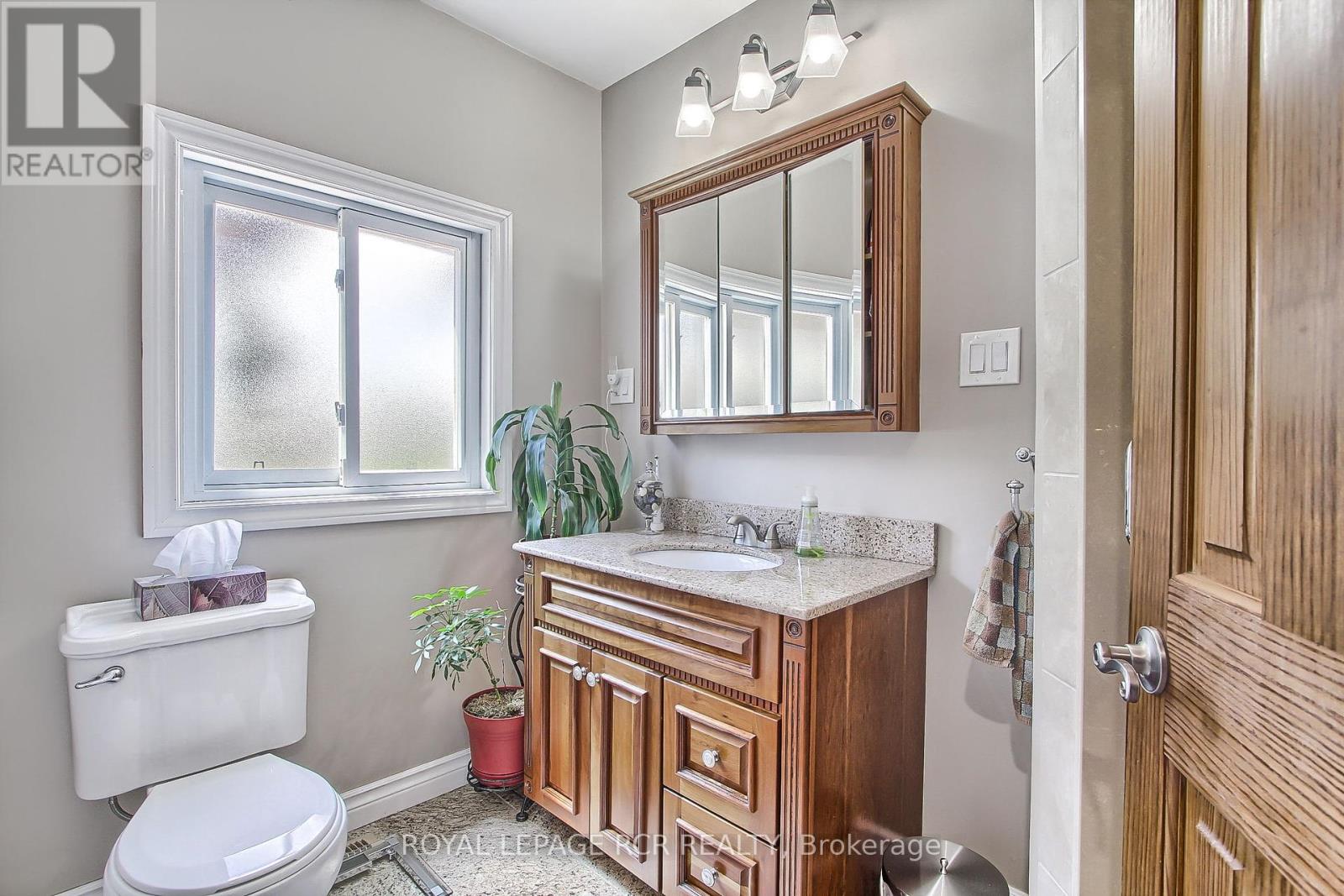 228 Bayshore Road E, Innisfil, Ontario  L0L 1K0 - Photo 14 - N9046343